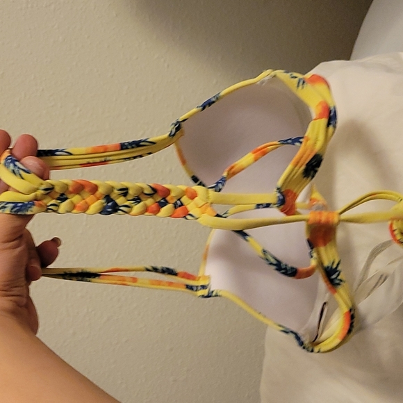 Pineapple bikini top 32A - Picture 2 of 3